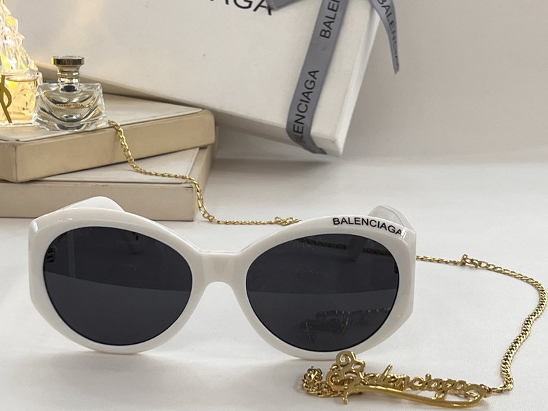 Солнцезащитные очки Balenciaga Round Shaped And One Side Inscription "White" фото № 2