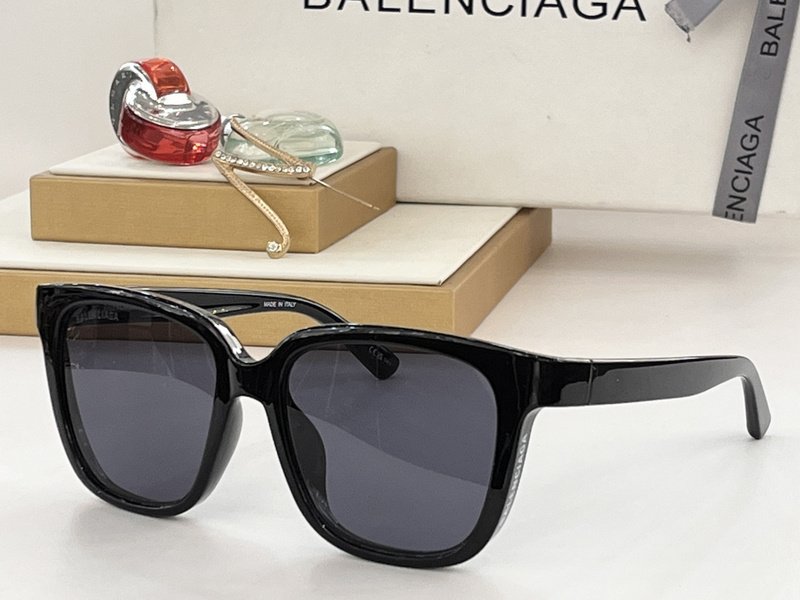 Солнцезащитные очки Balenciaga White Logo Inscription On Frame Side "Gray" фото № 2