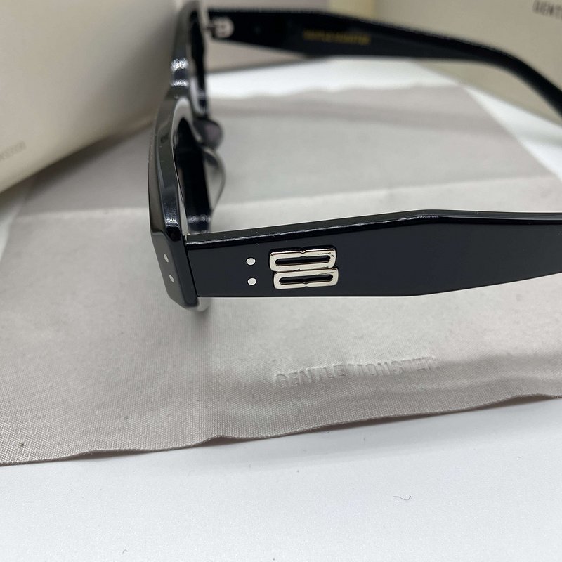 Солнцезащитные очки Gentle Monster Cat Eye Shaped Decorated By Logo "Black" фото № 7