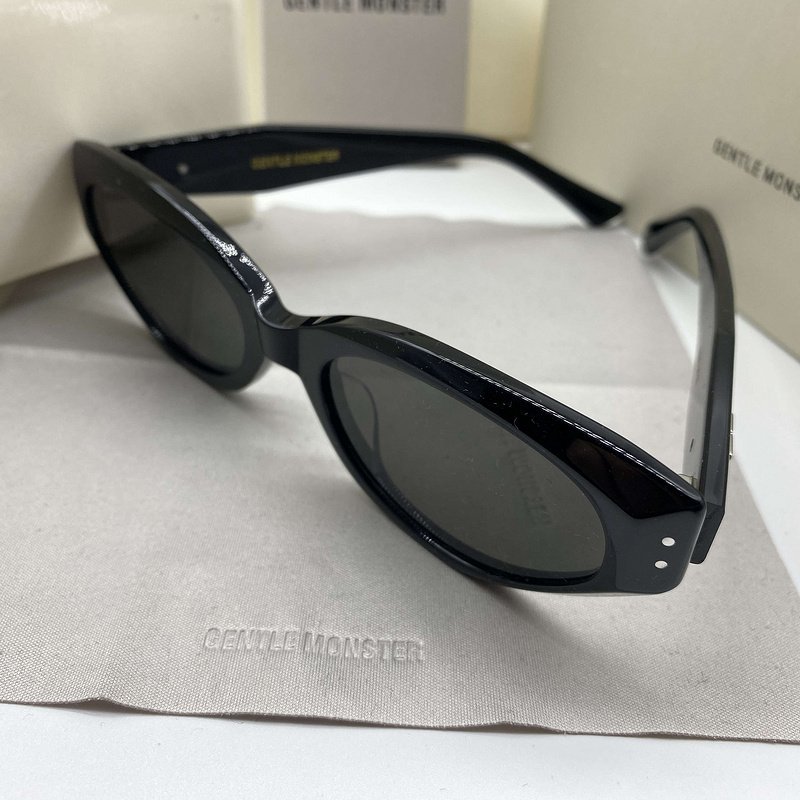 Солнцезащитные очки Gentle Monster Cat Eye Shaped Decorated By Logo "Black" фото № 8