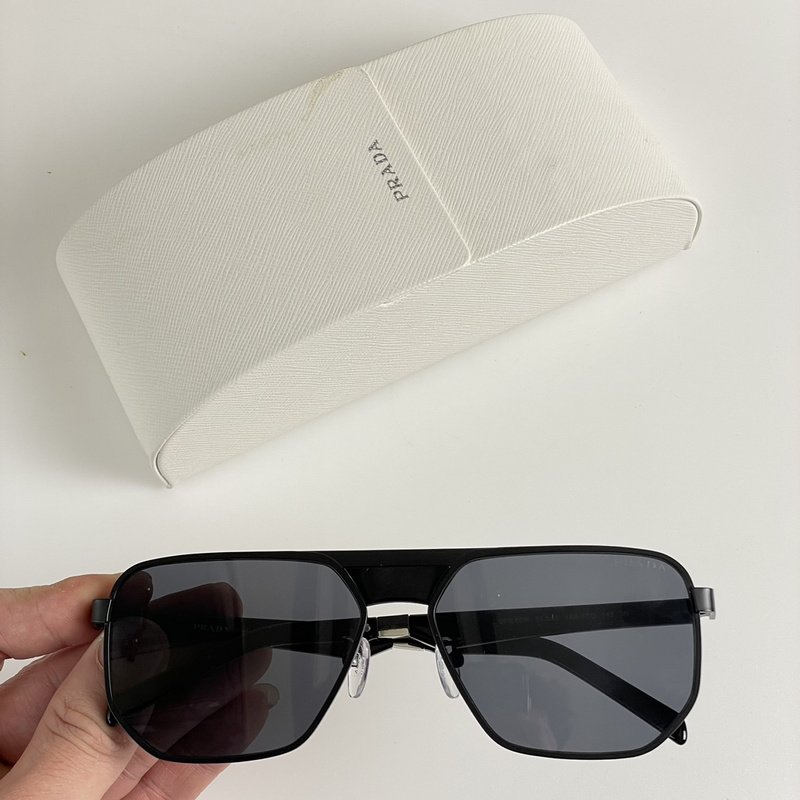 Солнцезащитные очки Prada Small White Logo Inscription "Black" фото № 2