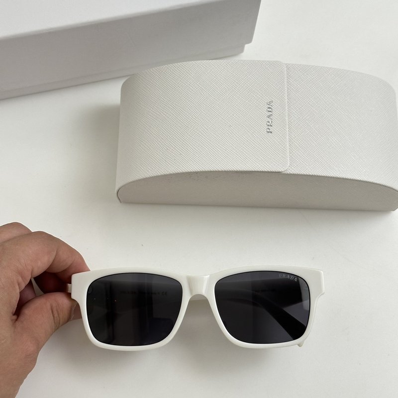 Солнцезащитные очки Prada Frame With Triangle And Logo "White" фото № 2