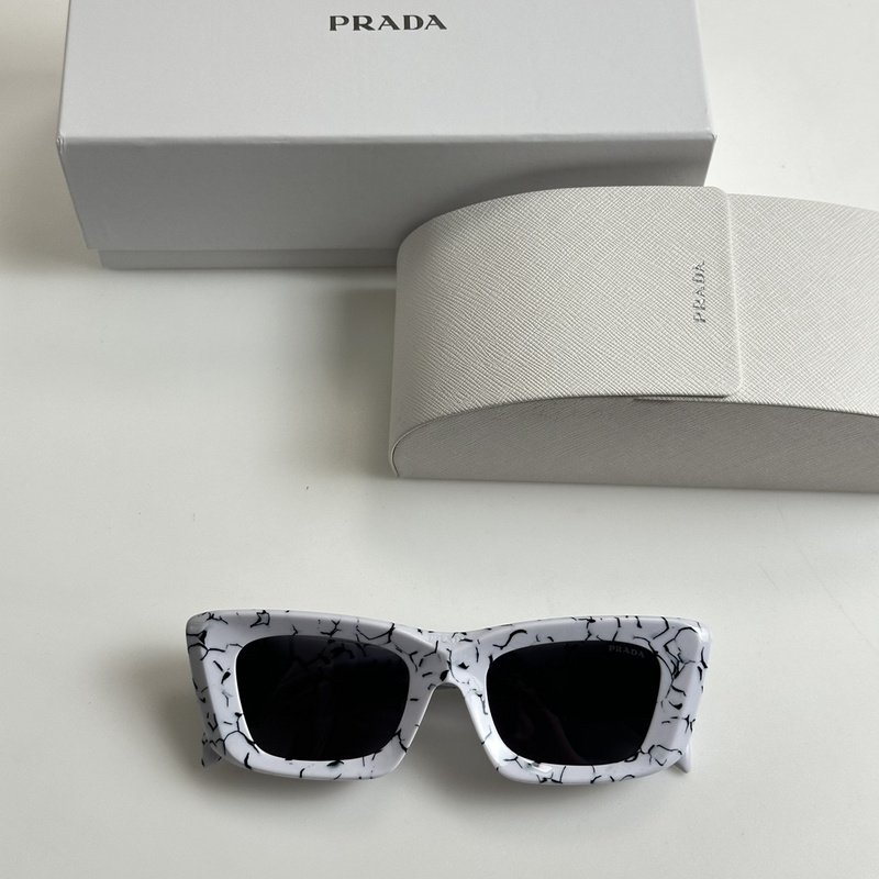 Солнцезащитные очки Prada Wide Temples With Big Logo "White" фото № 2