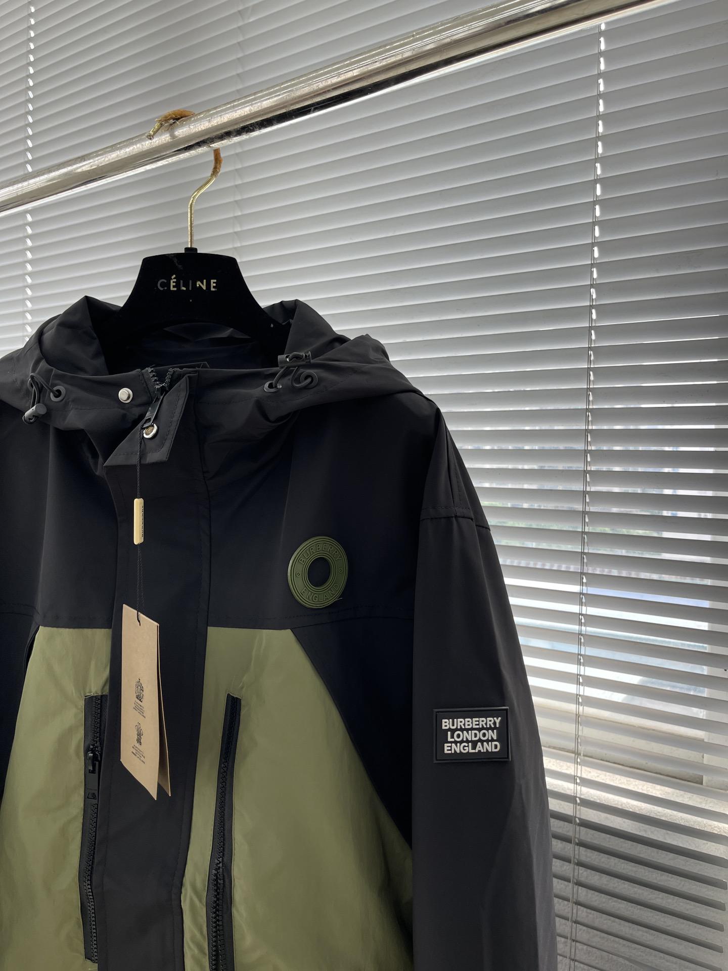 Куртка Burberry Green Print On Circle White Backside Logo "Black" фото № 2