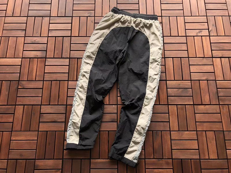 Спортивные штаны Trapstar Small Embroidered Logo And Legs Decorated By Colorful Stripe "Black" фото № 2