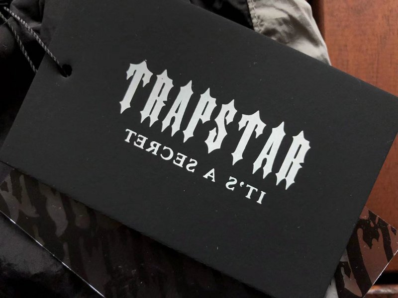 Спортивные штаны Trapstar Small Embroidered Logo And Legs Decorated By Colorful Stripe "Black" фото № 6