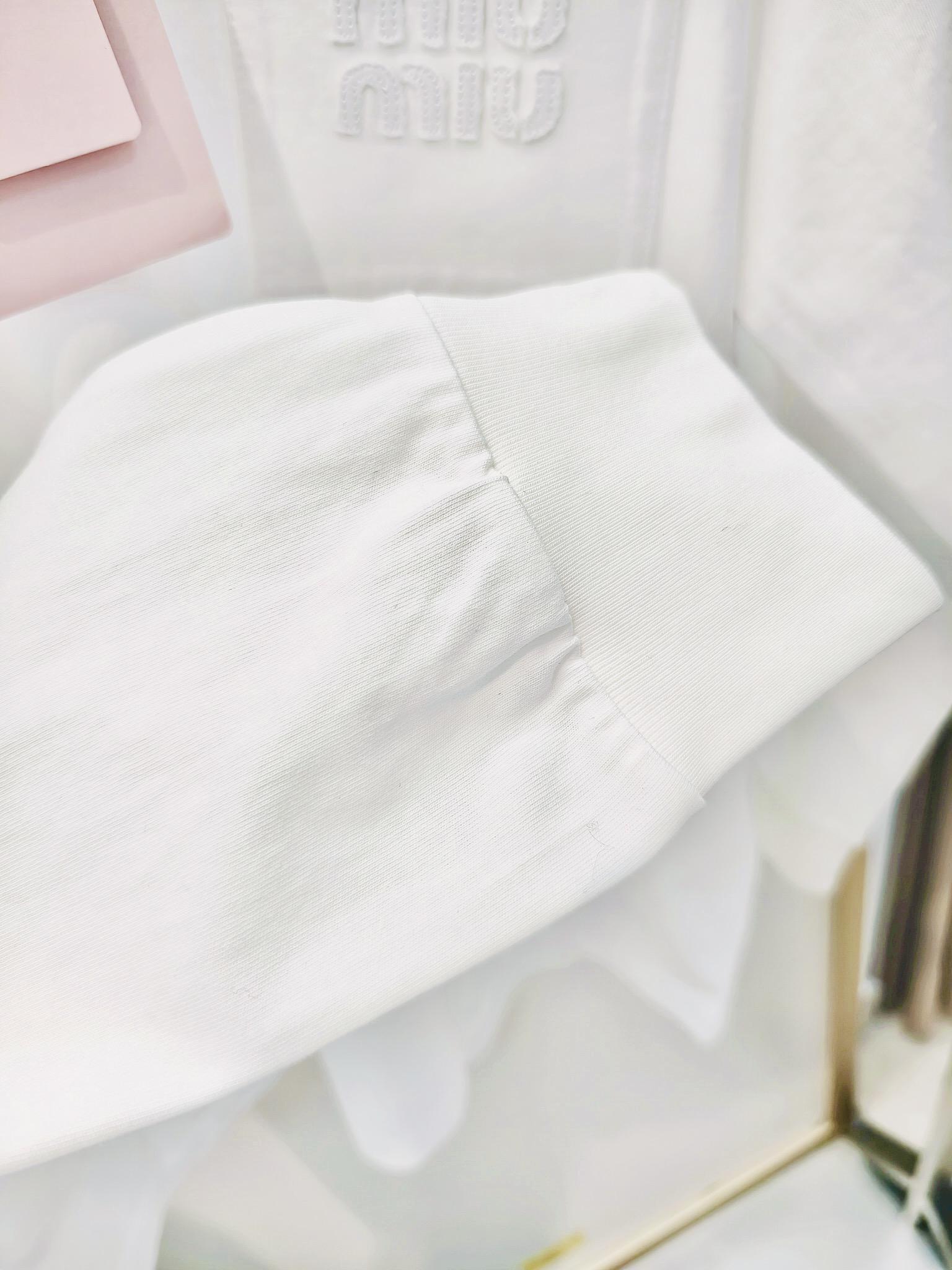 Свитшот Miu Miu Frontside Logo Clear Logotype On The Pocket "White" фото № 5