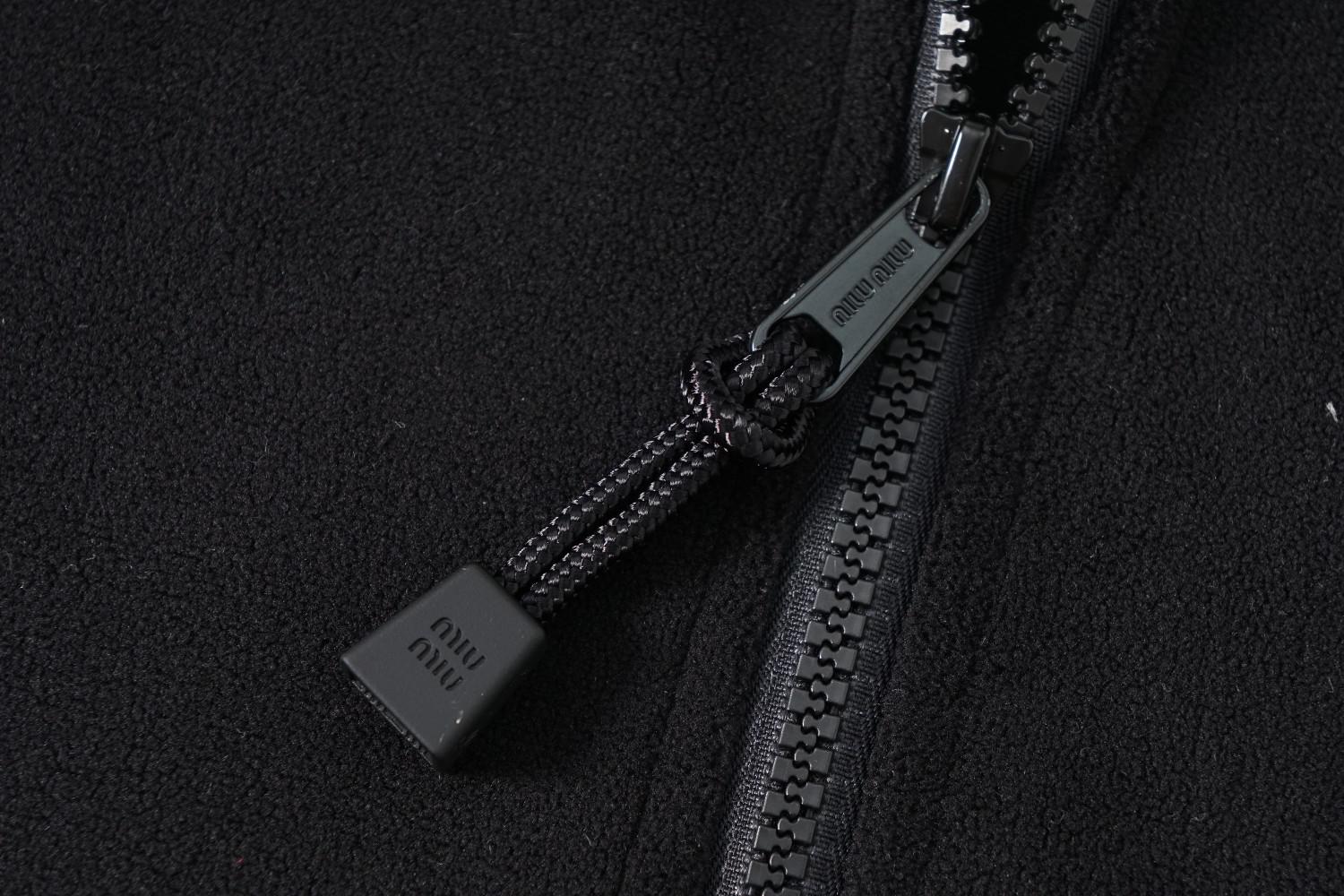 Свитшот Miu Miu Frontside White Mini Round Logo Miu Miu "Black" фото № 5