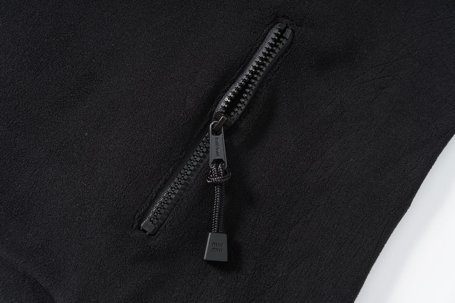 Свитшот Miu Miu Frontside White Mini Round Logo Miu Miu "Black" фото № 4