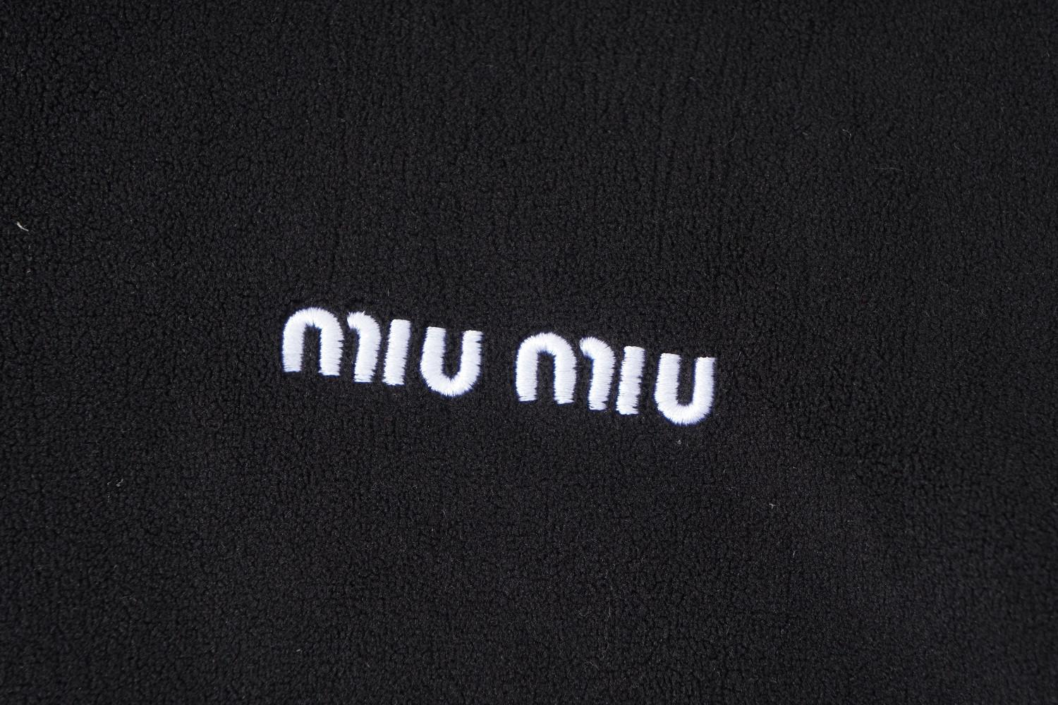 Свитшот Miu Miu Frontside White Mini Round Logo Miu Miu "Black" фото № 3