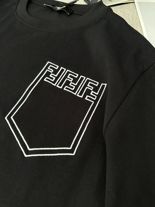 Футболка Fendi Drawn Pocket And Logo "Black" фото № 3