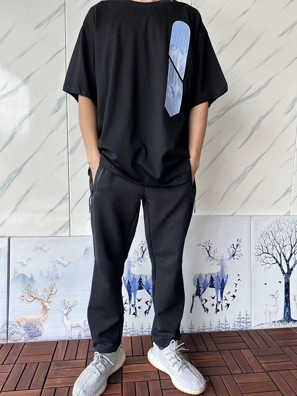 Футболка Trapstar Logo With Shadow Divided Into Three Parts "Black" фото № 8