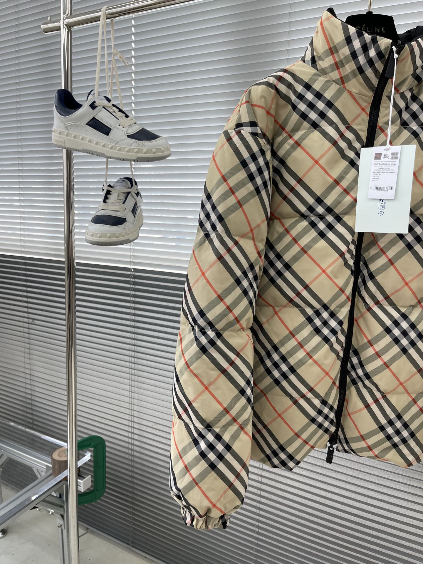 Пуховик Burberry Contrast Flip "Burberry Beige" фото № 4