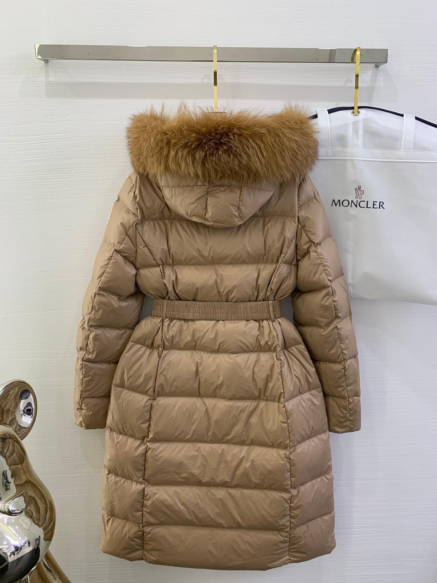 Удлиненный пуховик Moncler Boedic Hooded Shearling-Trimmed "Camel Beige" фото № 4