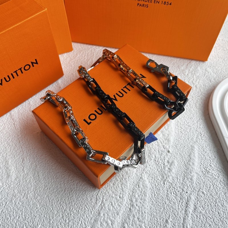 Подвеска Louis Vuitton Color With Engraving "Silver/Black" фото № 2