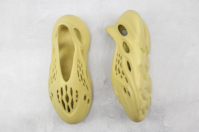 Adidas Yeezy Foam Runner "Sulfur" фото № 6