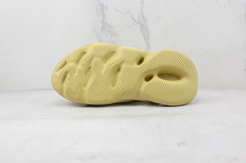 Adidas Yeezy Foam Runner "Sulfur" фото № 8