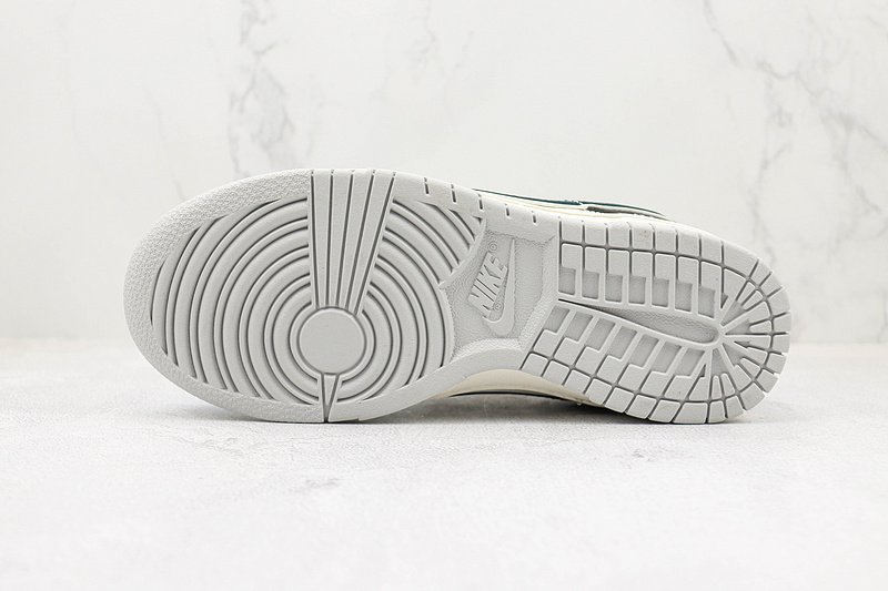 Louis Vuitton x Nike SB Dunk Low "Navy Blue/White/Black" фото № 9