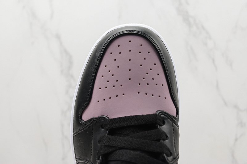 Air Jordan 1 Low SE "Black Iced Lilac" фото № 3