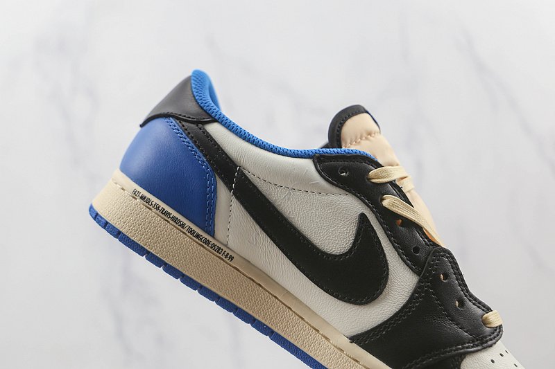 Travis Scott x Air Jordan 1 Low "Fragment" фото № 3