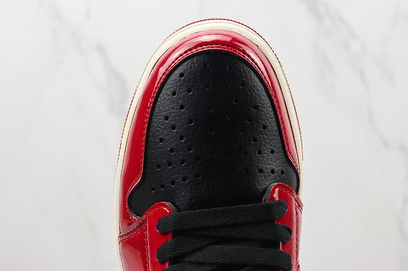 Air Jordan 1 High "Zoom Air CMFT Patent Chicago" фото № 3