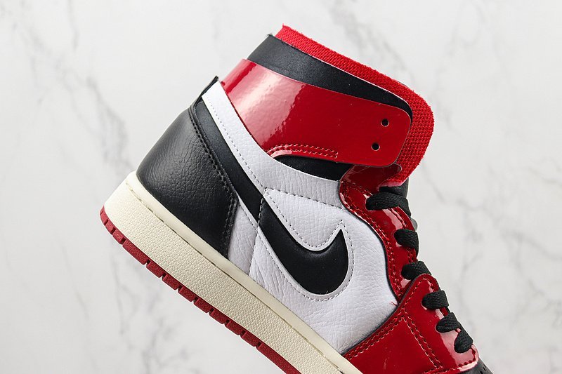 Air Jordan 1 High "Zoom Air CMFT Patent Chicago" фото № 4