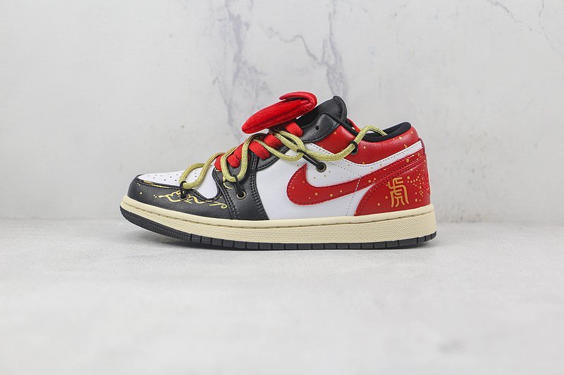 Air Jordan 1 Low "Black Toe" фото № 2