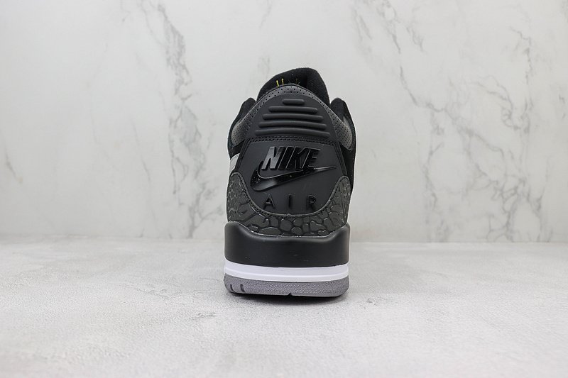 Air Jordan 3 Retro "Tinker Black/Cement Grey/Metallic Gold" фото № 9