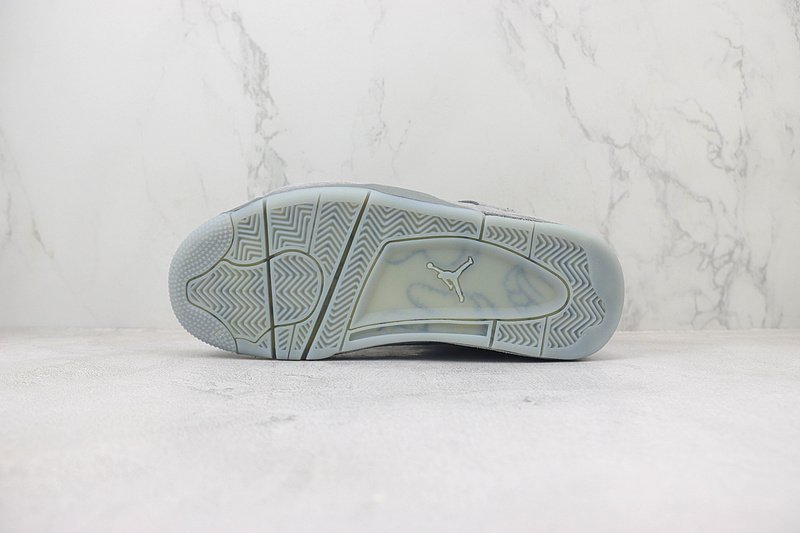 KAWS x Air Jordan 4 "Cool Grey" фото № 8