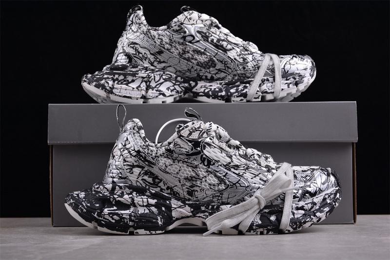Balenciaga 3XL Sneaker "Worn-Out/White/Black Graffiti" фото № 4