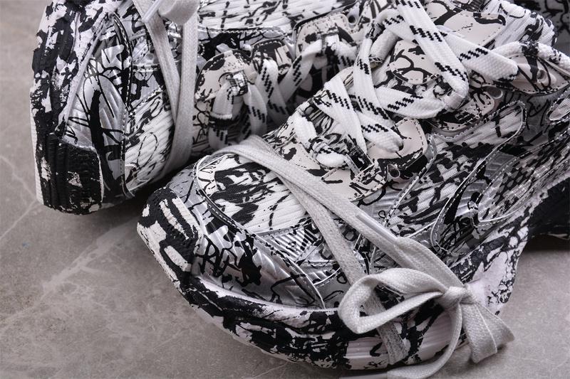 Balenciaga 3XL Sneaker "Worn-Out/White/Black Graffiti" фото № 3