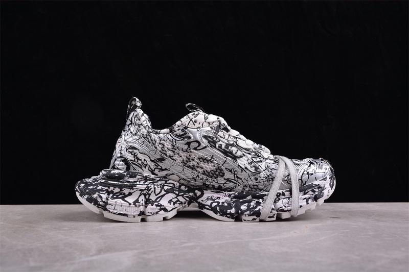 Balenciaga 3XL Sneaker "Worn-Out/White/Black Graffiti" фото № 8