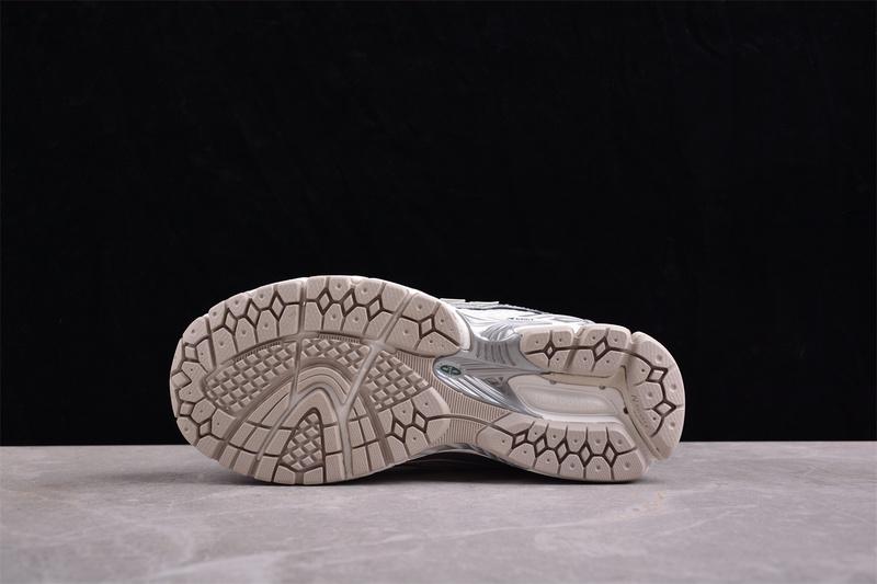 New Balance 1906R "Silver Metalic" фото № 7