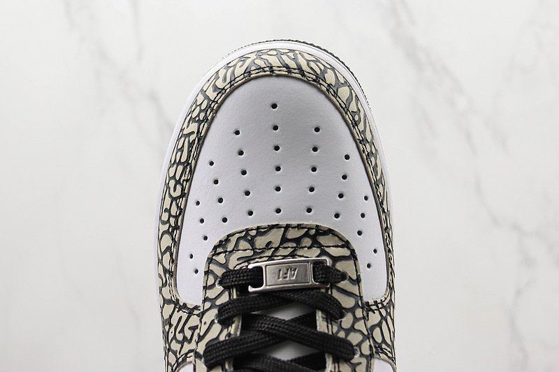 Nike Air Force 1 07 Low LV "Brown Khaki/Dark Grey" фото № 4