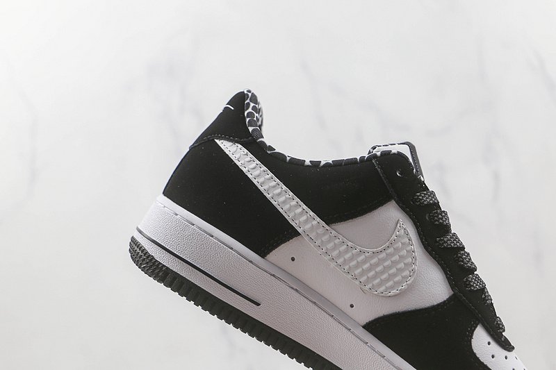 Nike Air Force 1 Low "Kobe White/Black/Metallic Gold" фото № 3