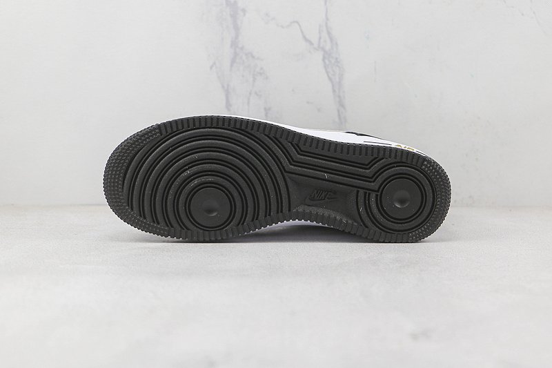 Nike Air Force 1 Low "Kobe White/Black/Metallic Gold" фото № 8