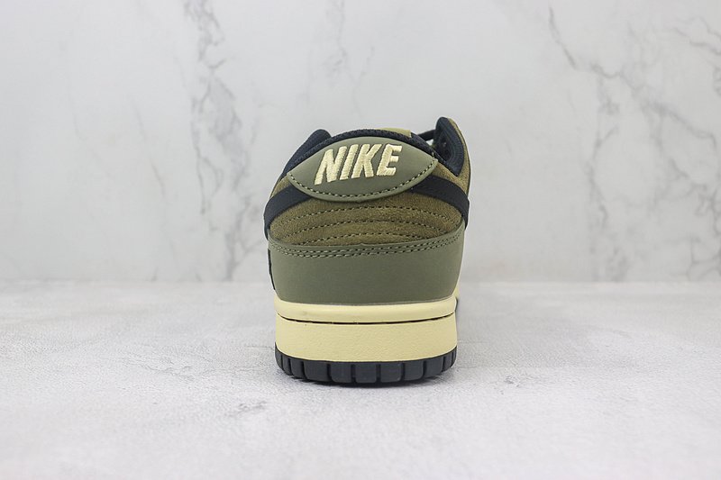 Undefeated x Nike Dunk Low "Olive Green/Black" фото № 9