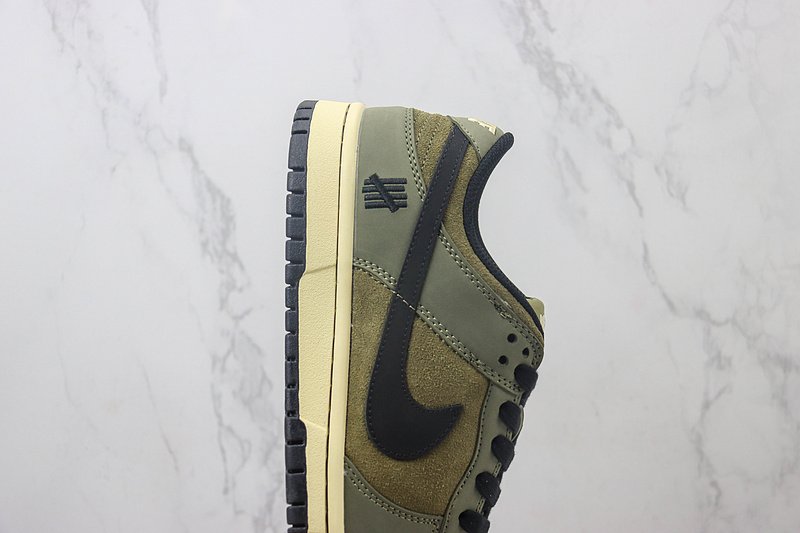 Undefeated x Nike Dunk Low "Olive Green/Black" фото № 3