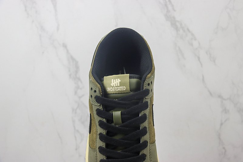 Undefeated x Nike Dunk Low "Olive Green/Black" фото № 5