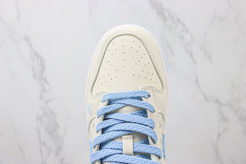 Louis Vuitton x Nike Dunk Low "Arctic Blue/White/Monogram" фото № 4