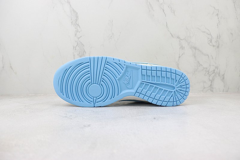 Louis Vuitton x Nike Dunk Low "Arctic Blue/White/Monogram" фото № 8