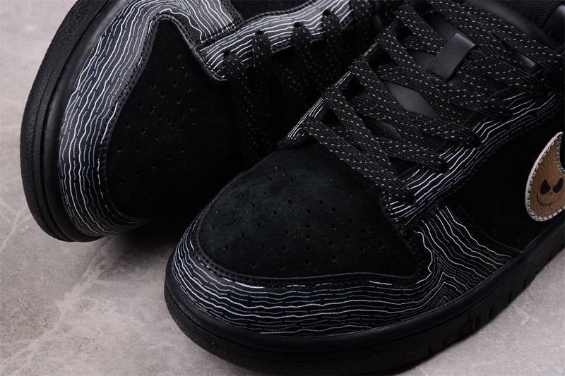 Supreme x Nike Dunk Low "Black/Gray/Red" фото № 4