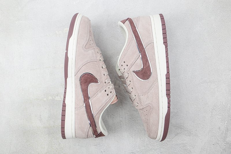 Otomo Katsuhiro x Nike SB Dunk Low "Pink Burgundy" фото № 7