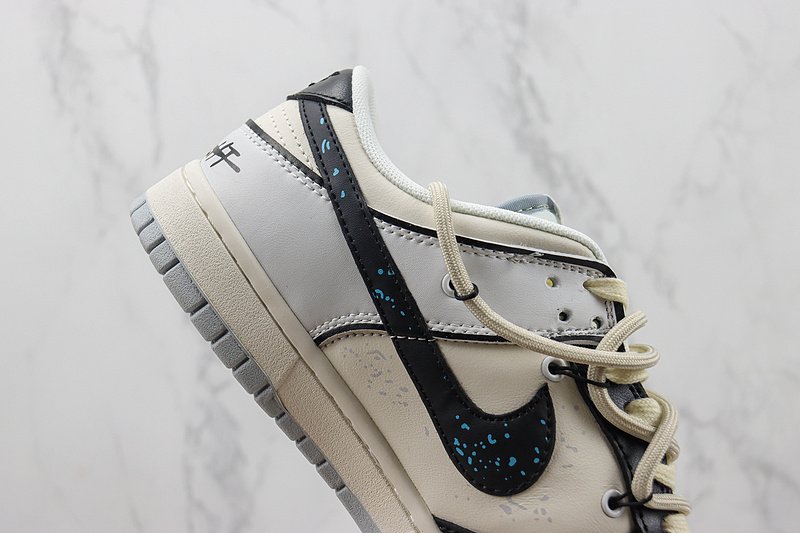 Nike SB Dunk Low "White/Cream/Black" фото № 4