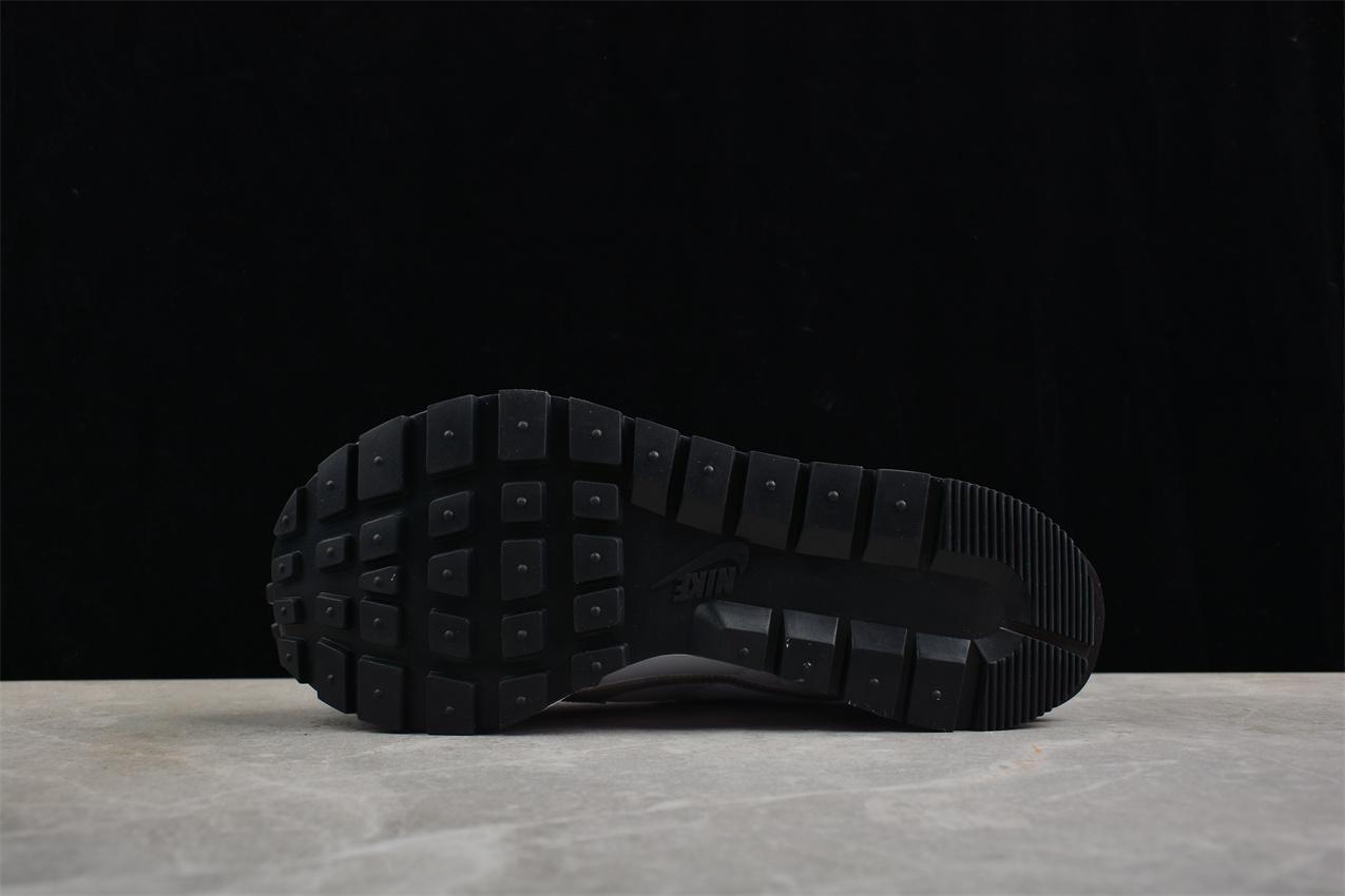 Sacai x Nike VaporWaffle 3.0 "Grey/Black" фото № 4
