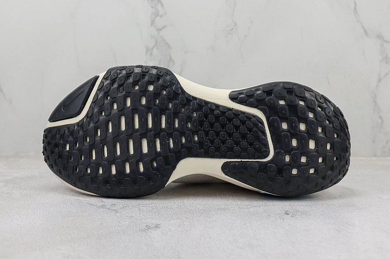 Nike ZoomX Invincible Run Flyknit 3 "Mismatched" фото № 8