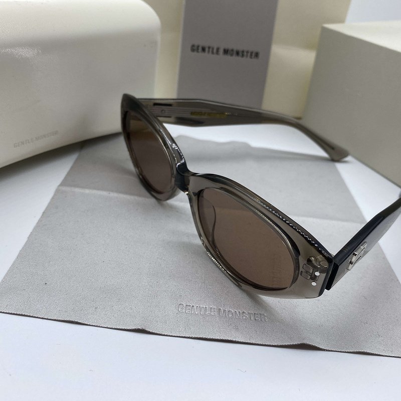 Солнцезащитные очки Gentle Monster Cat Eye Shaped Decorated By Logo "Brown" фото № 8