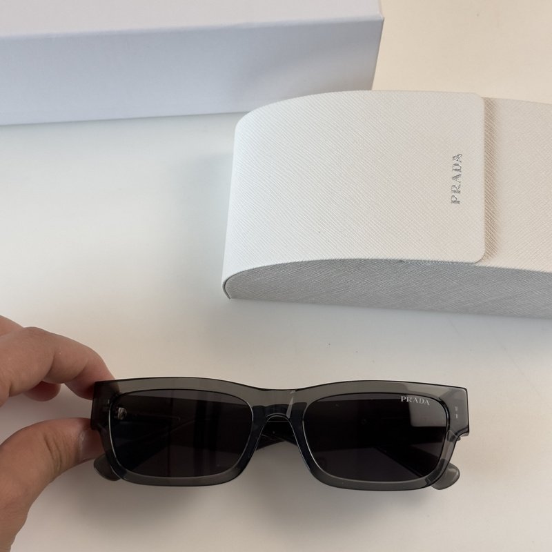 Солнцезащитные очки Prada Temples Decorated By Stripe Middle "Gray" фото № 2