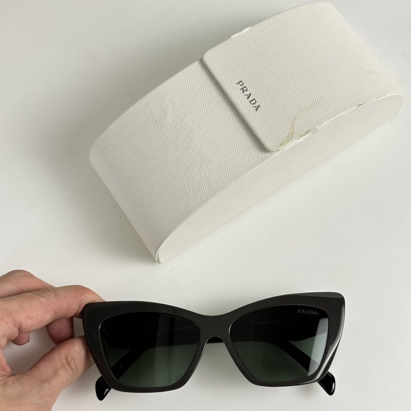 Солнцезащитные очки Prada Cat Eye Shaped With Logo "Black/Green" фото № 2