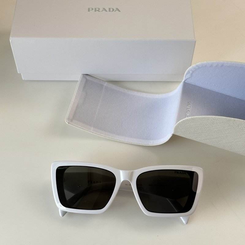 Солнцезащитные очки Prada Wide Frame WIth Triangle And Logo "White" фото № 2